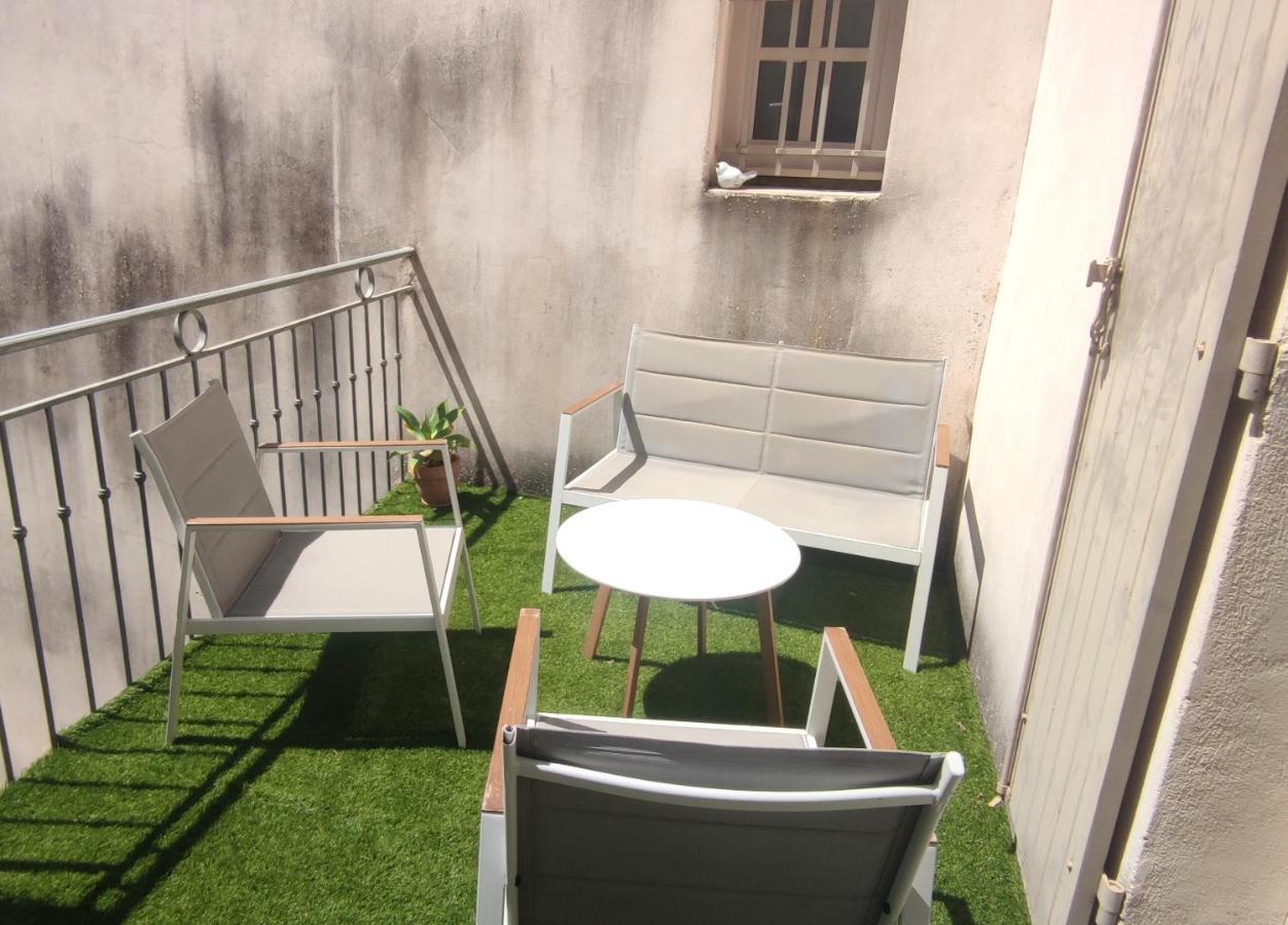 T3 Avec Sa Terrasse Au Coeur Du Village Medieval Sauzet  Eksteriør bilde